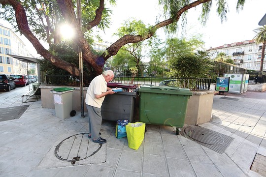 Nauja rusų „pramoga“ – maisto ekskursijos į šiukšliavietes