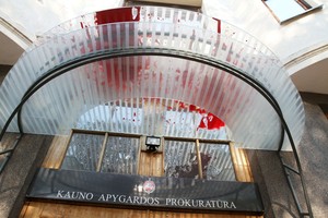 Prokuratūrą išmatomis apipylusį vyrą gydys psichiatrai