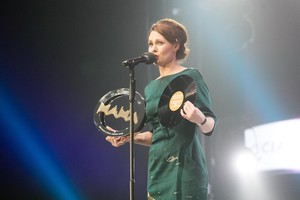 „Roko naktyse“ – A. Smilgevičiūtės ir „Skylės“ koncertas