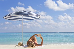 Ką skaityti? Ką skaityti per atostogas? Klausykitės ekspertų