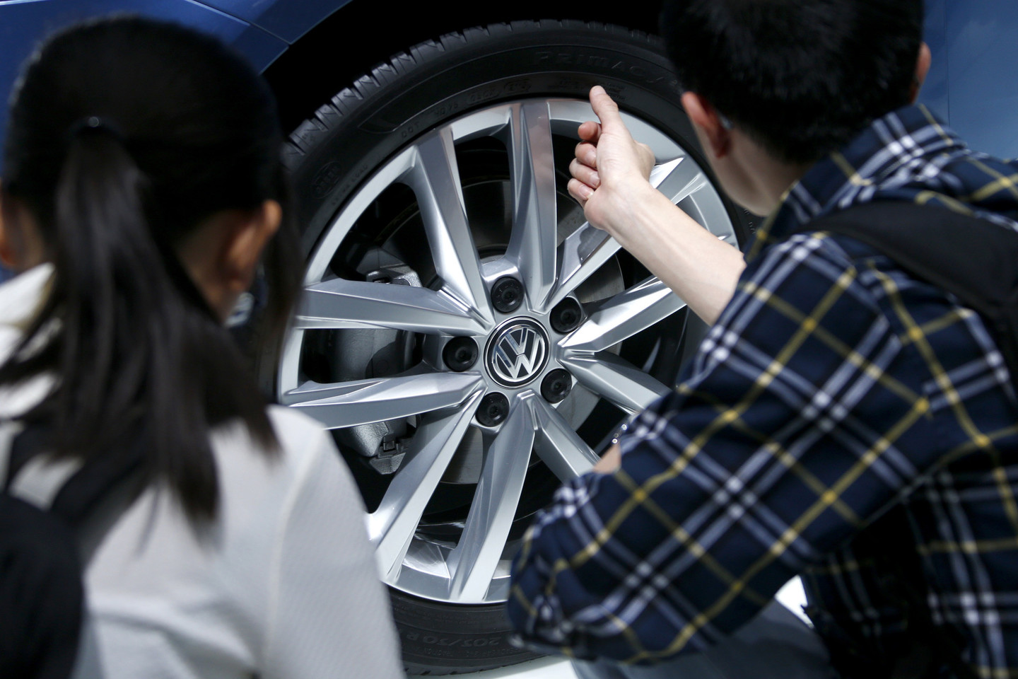 „Volkswagen“ ruošiasi atšaukti dar milijoną automobilių.