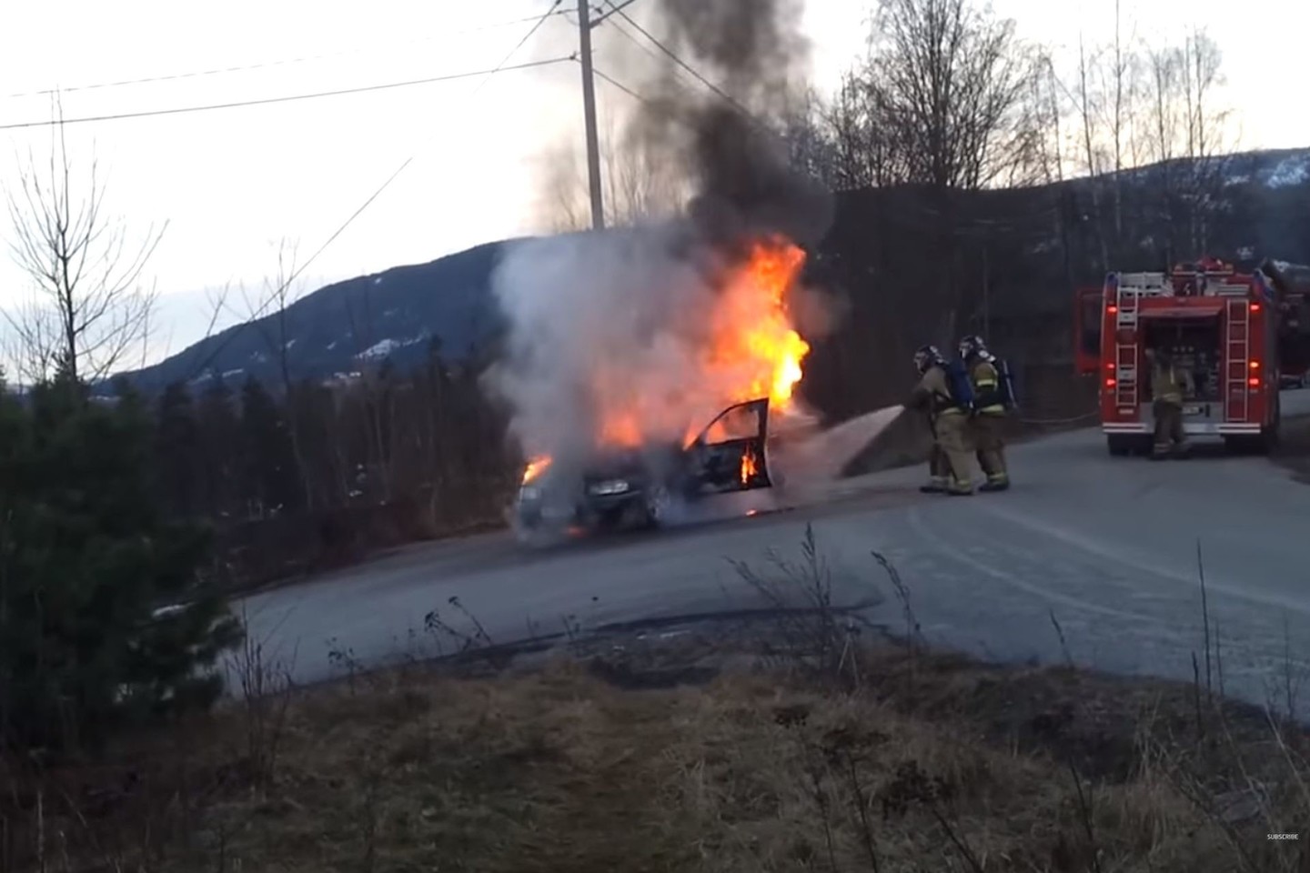 Nelygioje vietoje gesinamas „Merdeces-Benz“ greitai pradės riedėti žemyn keldamas tikrą paniką.