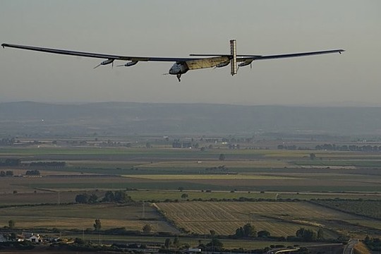 Istorinis skrydis: „Solar Impulse 2“ sėkmingai įveikė Atlantą
