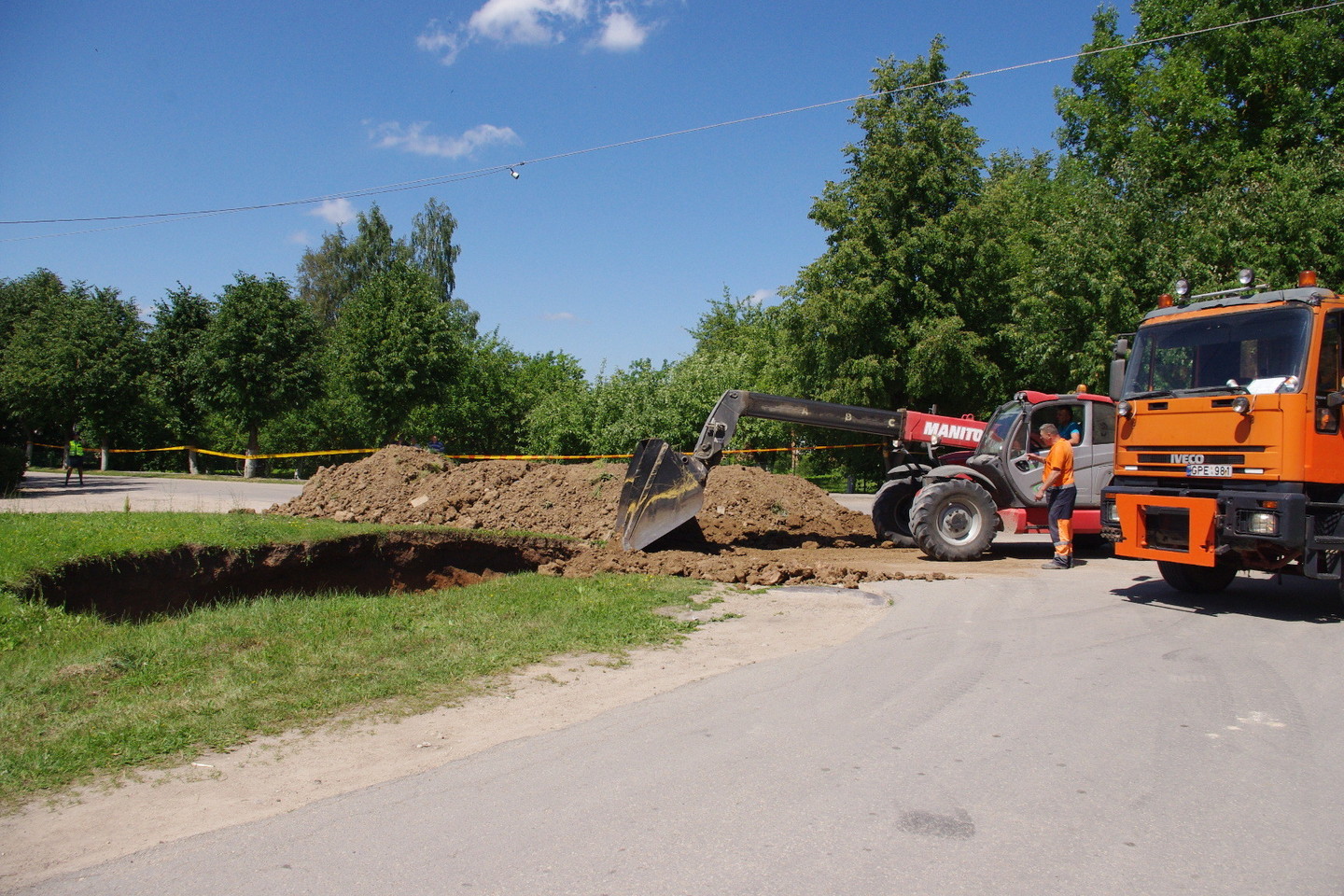 Saločių smegduobė – vieną didžiausių kada nors atsivėrusių Pasvalio rajone.<br>V. Savickienės nuotr.