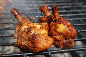 Išsikepkite kepsnį ant žarijų taip, kaip dar nesate to darę