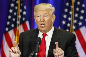 D. Trumpas užsipuolė H. Clinton