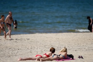 Išsiilgę karštų orų užkimšo Palangą