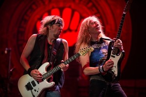 „Iron Maiden“ norai Kaune: prabangus vynas ir lietuviškas alus