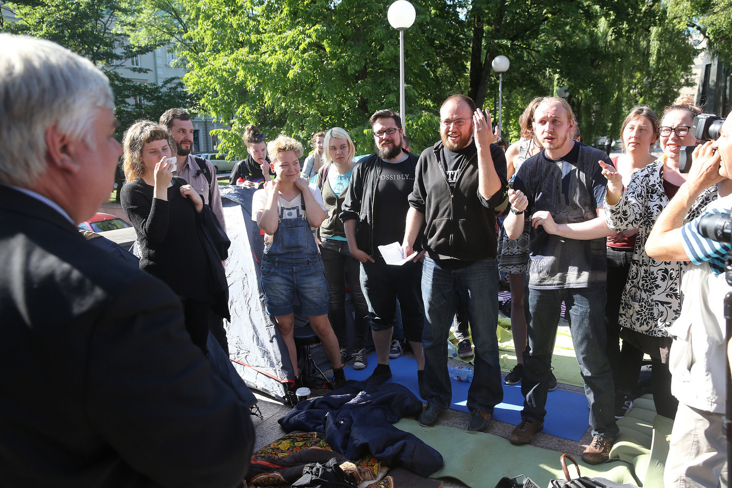Protestuotojus prie Vyriausybės papiktino politikų reakcija.