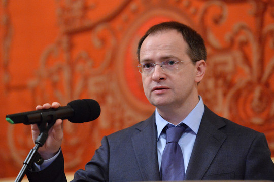 Azijiečius pašiepęs Rusijos kultūros ministras sulaukė atpildo