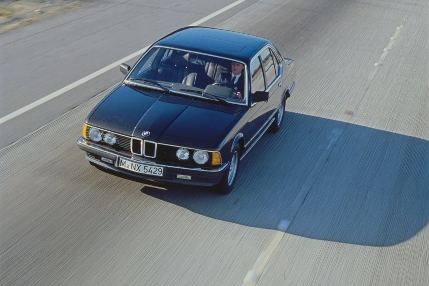 Pirmosios kartos BMW 7.<br>Gamintojo nuotr.