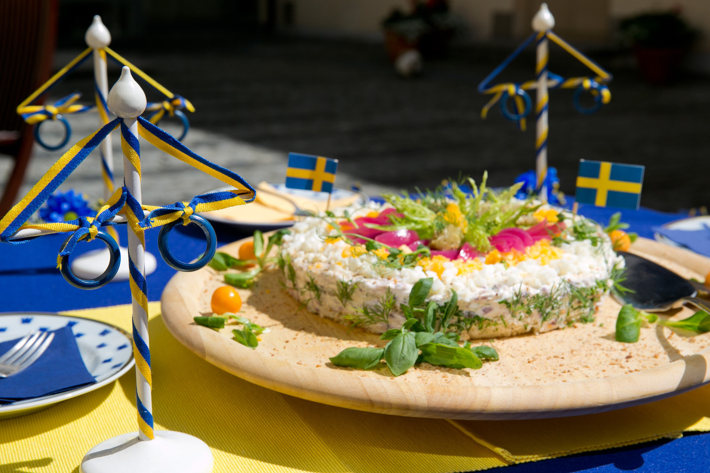 Švediškas silkių tortas – dar vienas tradicinio sumuštinių torto variantas.<br>T.Bauro nuotr.