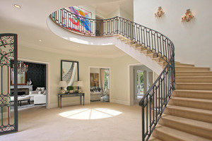 Įspūdingas 992 kv. metrų dainininko namas – skelbimų lentoje