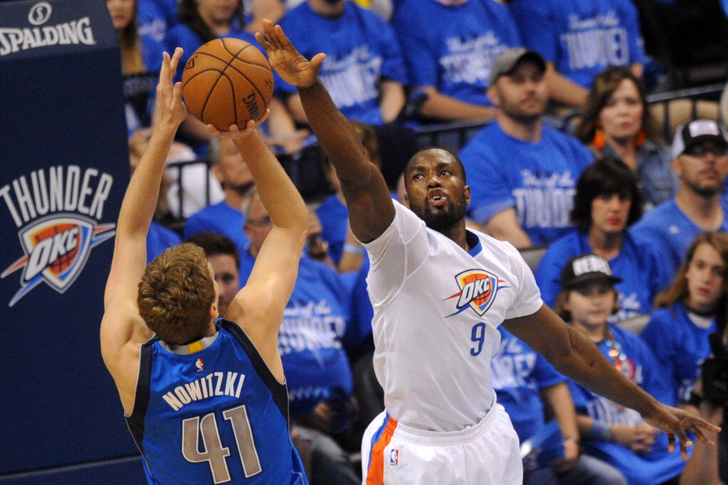Serge'as Ibaka kitame sezone gins „Orlando Magic“ ekipos garbę.
