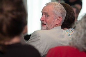 Leiboristų partijoje – sumaištis, lyderis raginamas trauktis