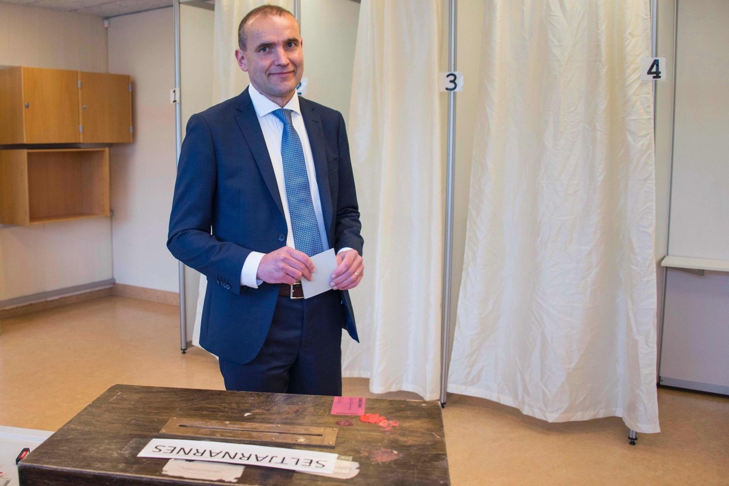 G.Johannessonas apsisprendė kandidatuoti į prezidento postą tik balandį, kai kilo vadinamasis Panamos popierių skandalas.