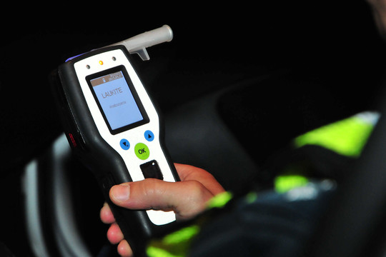 Girto Biržų r. gyventojo mašina rėžėsi į medį