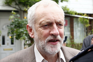 „Brexit“ audra nusiaubė leiboristų gretas: atsistatydinimų vajus