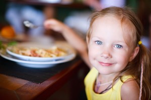 Iš vaikų mitybos specialistai guja lauk batoną ir riebų padažą