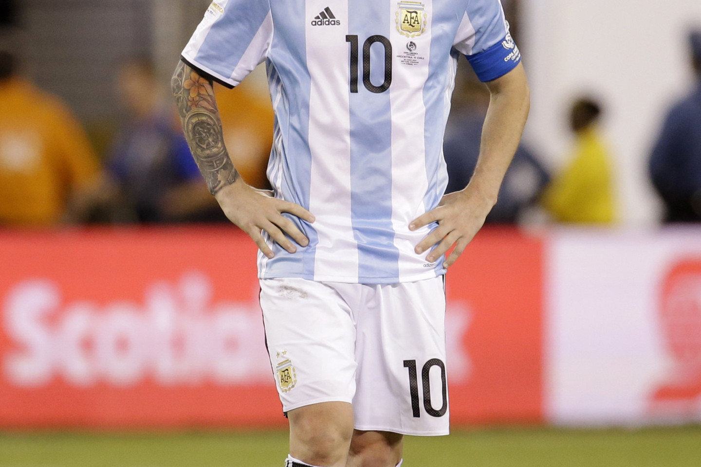L.Messi per 11 metrų baudinių seriją nerealizavo savo progos ir galiausiai stebėjo, kaip Čilė iškovoja trofėjų.<br>AP nuotr.