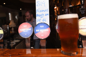 Pašiepdami kaimynus airiai sukūrė „Brexit“ alų
