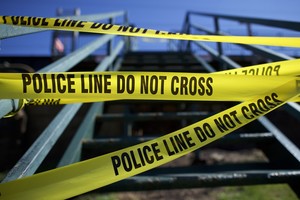 Kolorade traukinys įsirėžė į lengvąjį automobilį, yra žuvusių