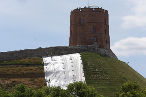 Gedimino kalną nuo nevaldomos griūties saugo plėvelė