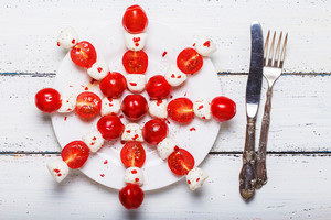 Visų pamėgtos salotos: skonis tas pats, o vaizdas – kitoks