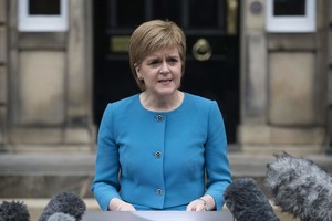 Škotijos vadovė N.Sturgeon vyks susitikti su EP vadovais