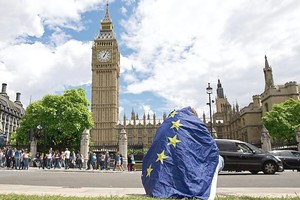 Po „Brexit“ puotos – kankinamos pagirios