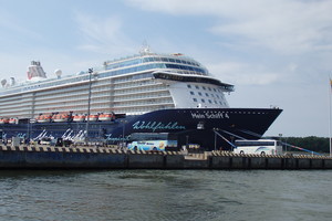 Kruiziniai laivai plukdo užsienio turistus, bet šie – šykštoki