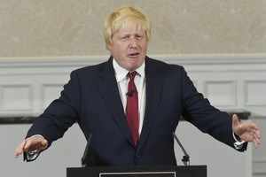Dar vienas šokas britams: Borisas Johnsonas atsitraukia