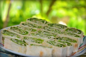 Lavašo suktinukai su žalumynais – gaivus užkandis karštai dienai