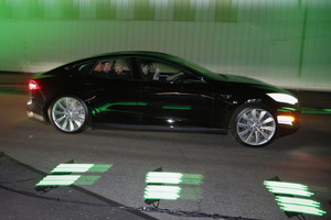 Autopilotu važiavęs „Tesla“ automobilis užmušė žmogų