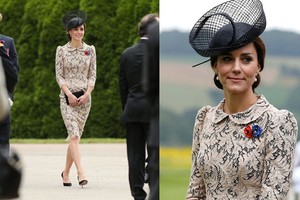 Aukų pagerbimo renginyje visų akys krypo į Catherine nėrinius