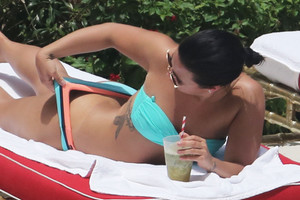 Išsiskyrusi Demi Lovato parodė labai moteriškas kūno linijas