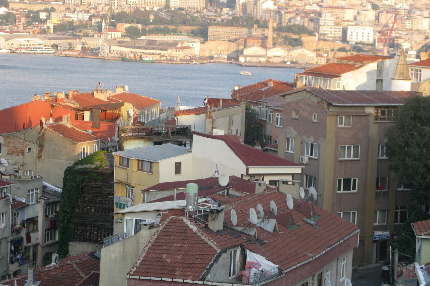 Kol kas teroristai iki kurortinių šalies miestų neatkeliavo, sprogimai vyksta tik Stambule, Ankaroje ir kokiame didesniame Rytų Turkijos mieste, tad kažkokios masinės panikos nejaučiama.<br>E.Grižibauskienės nuotr.