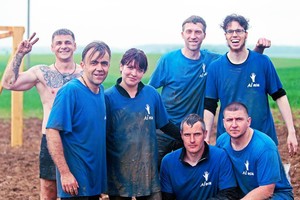 Iš priklausomybių liūno išbridęs kunigas gelbėja likimo brolius