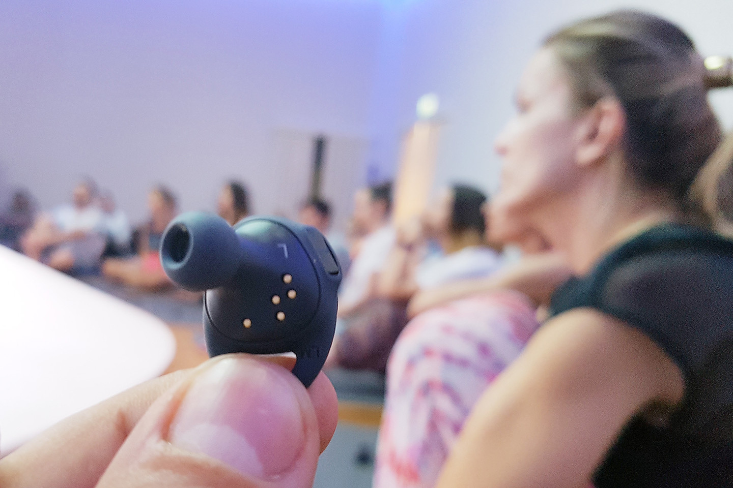 „Gear IconX“ mano galva turi tik vieną trūkumą – per daug kainuoja.<br>A.Lukošiaus nuotr.