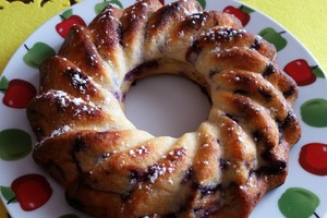 Burnoje tirpstantis varškės apkepas su mėlynėmis