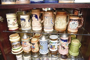 Kolekcionierius visus metus galėtų gerti alų vis iš kito bokalo