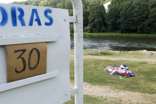 Karščiai smogė vilniečiui – iš automobilio ištrauktas be sąmonės