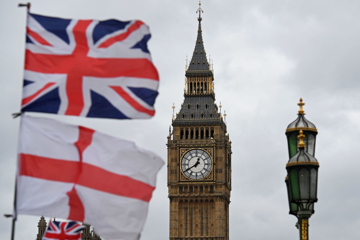 „Brexit“ priešininkai eina protestuoti į Londono gatves.