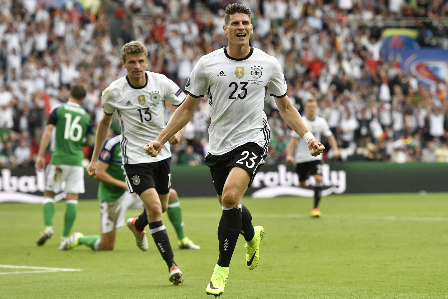 Vokietijos futbolininkai šiame čempionate nepraleido nė vieno įvarčio, o įmušė šešis. Dusyk pasižymėjo M.Gomezas.<br>AP nuotr.