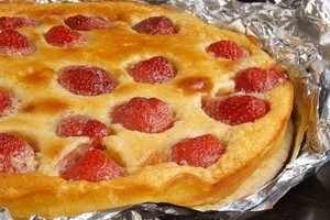 Pusryčiai į lovą: orkaitėje keptas blynas su braškėmis