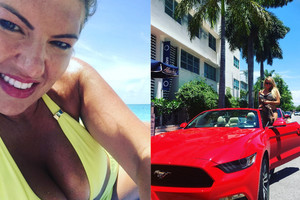 Nemokamai po pasaulį keliaujanti gražuolė nelaiko savęs barakuda