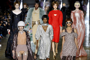 Aukštoji mada: Uljana Sergejenko modelius apipylė blizgučiais