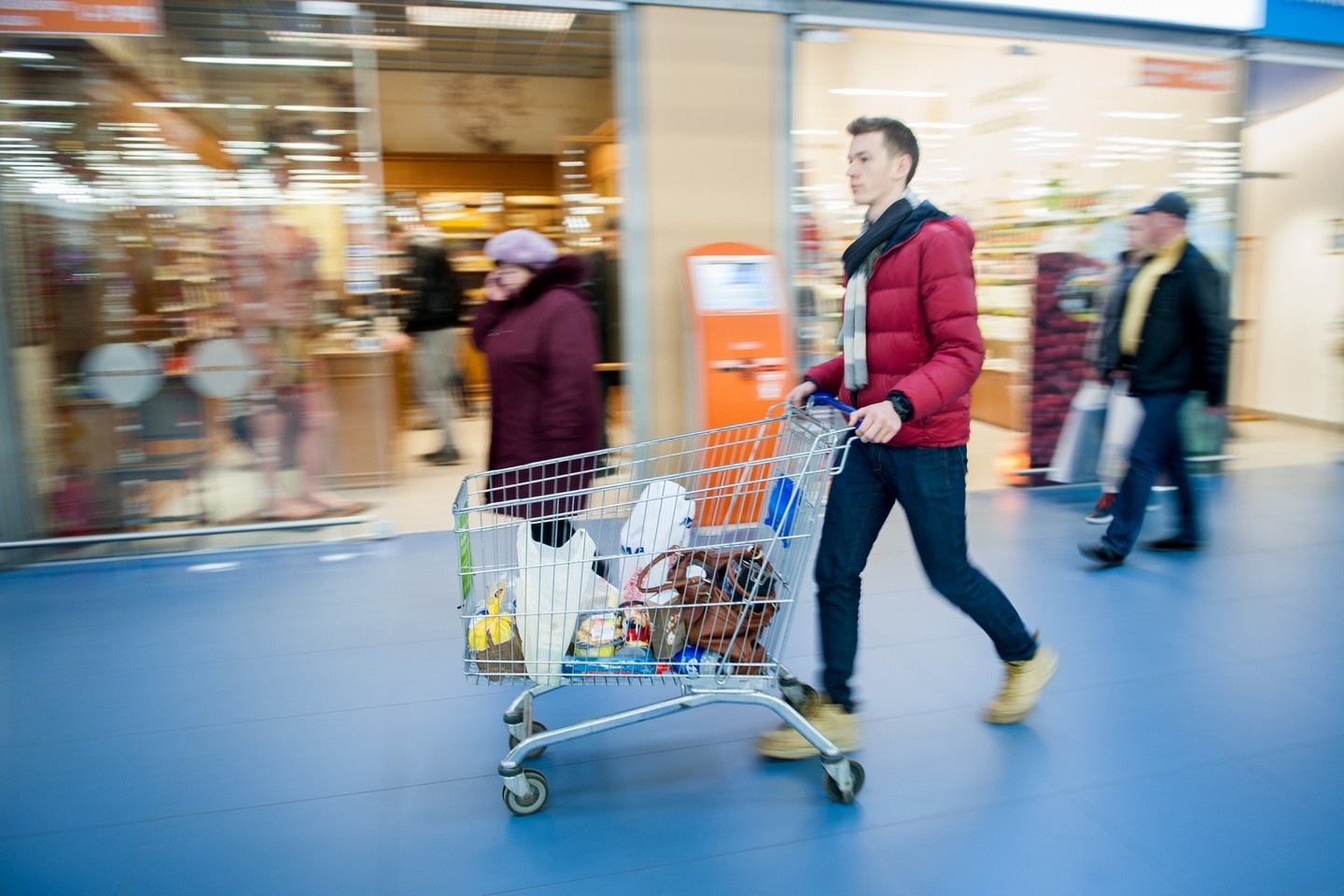 Latviai vasaros atostogų metu daugiausia pinigų skirs sodo darbams (18,4 proc.), kelionėms po Latviją (16,4 proc.) ir drabužiams bei kitiems pirkiniams.