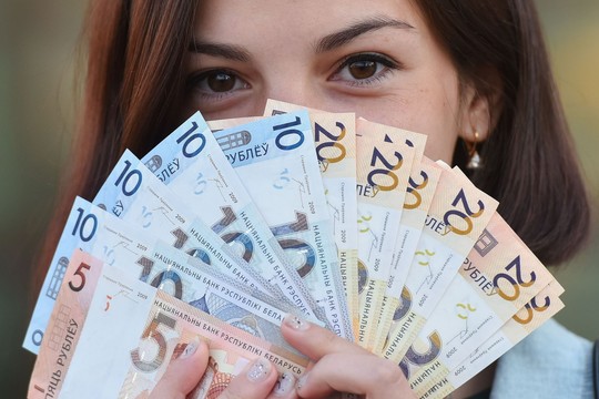Baltarusiai šėlsta: „Gulėme milijonieriai, pabudome elgetos“