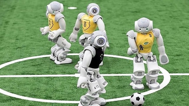 Robotų futbolo čempionatas: blizgėjo vokiečiai ir prancūzai